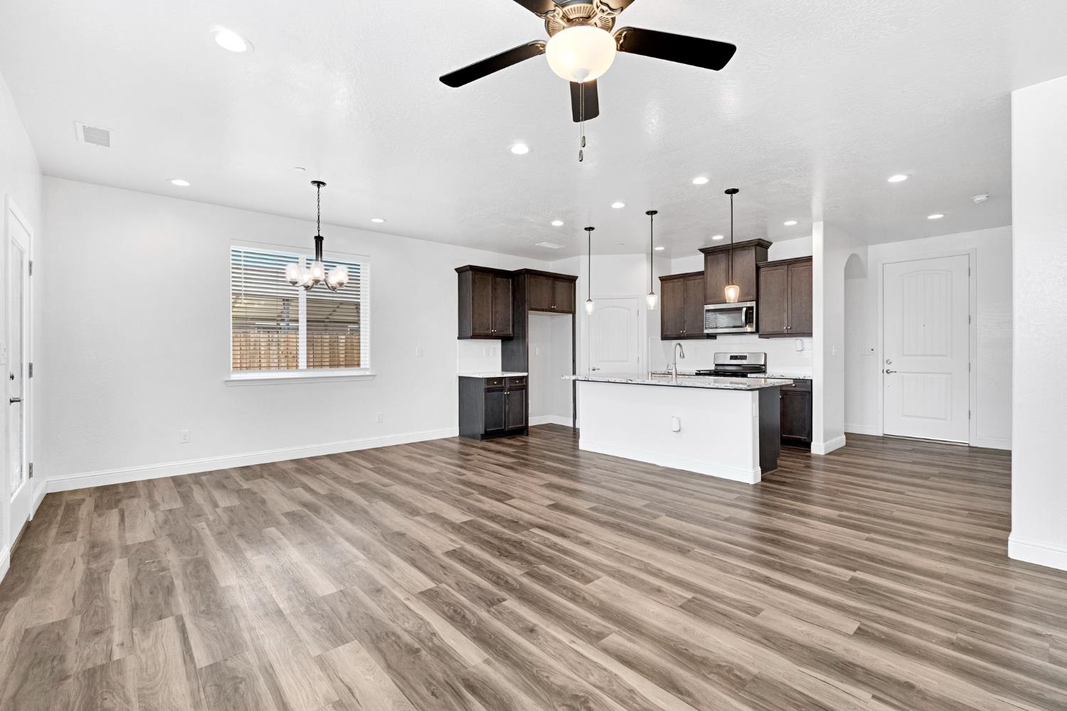 1148 Summit Ct, Madera, CA 93638