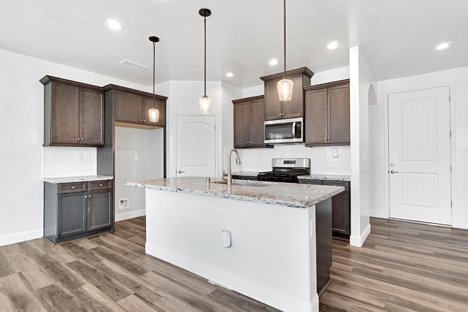 1148 Summit Ct, Madera, CA 93638