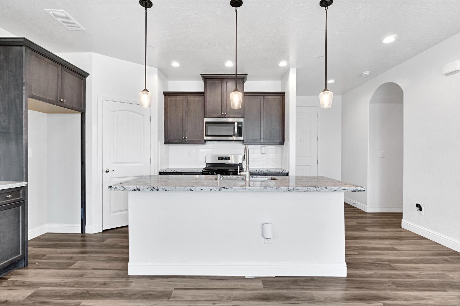 1148 Summit Ct, Madera, CA 93638