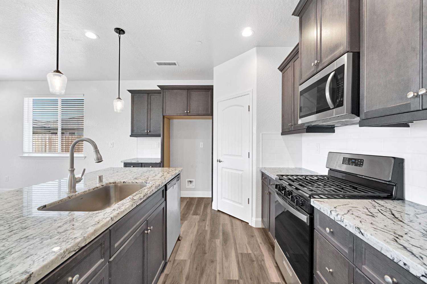 1148 Summit Ct, Madera, CA 93638