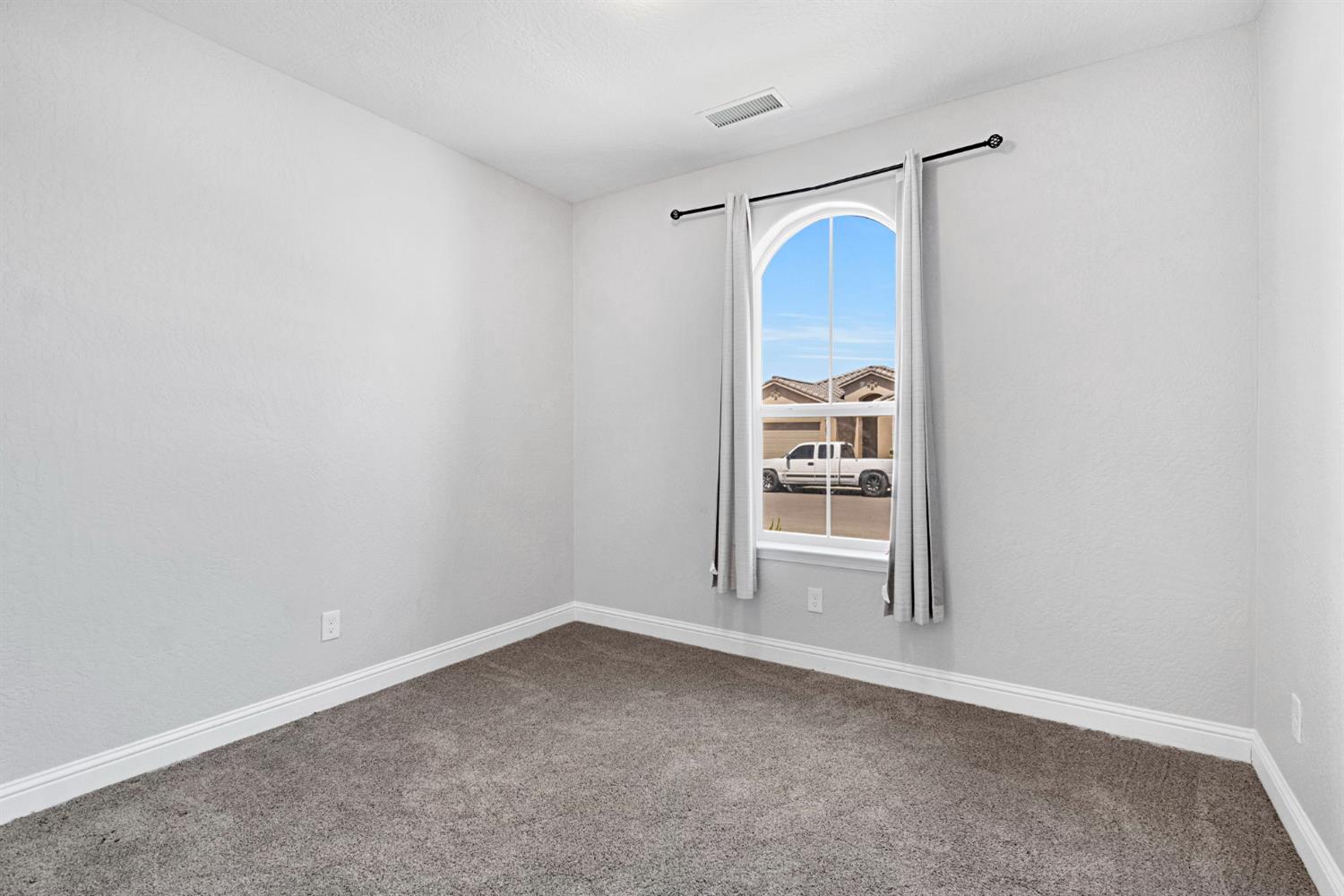 1148 Summit Ct, Madera, CA 93638