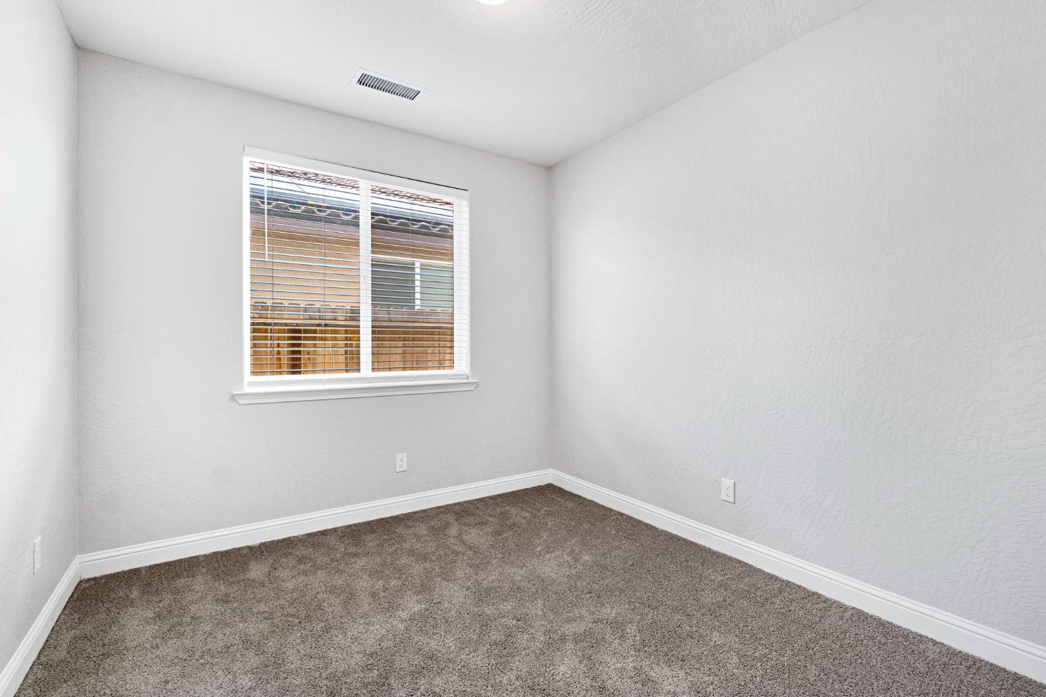 1148 Summit Ct, Madera, CA 93638