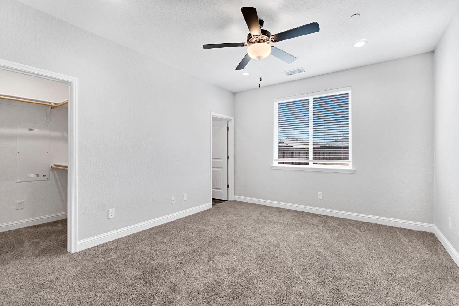 1148 Summit Ct, Madera, CA 93638