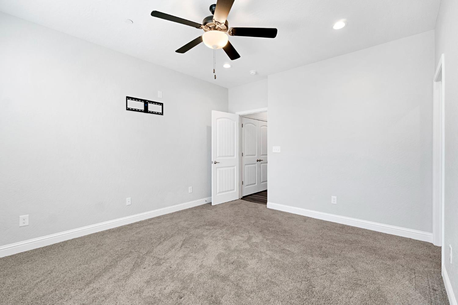 1148 Summit Ct, Madera, CA 93638