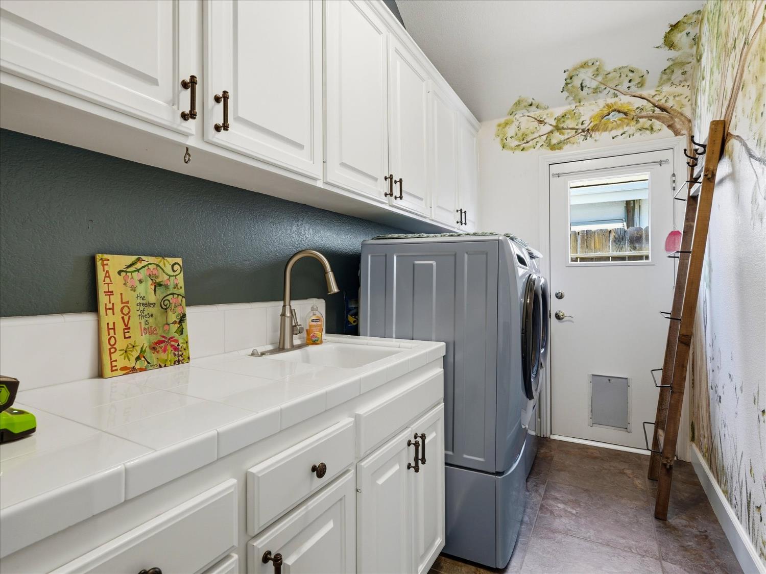 6551 N Selland Ave, Fresno, CA 93711