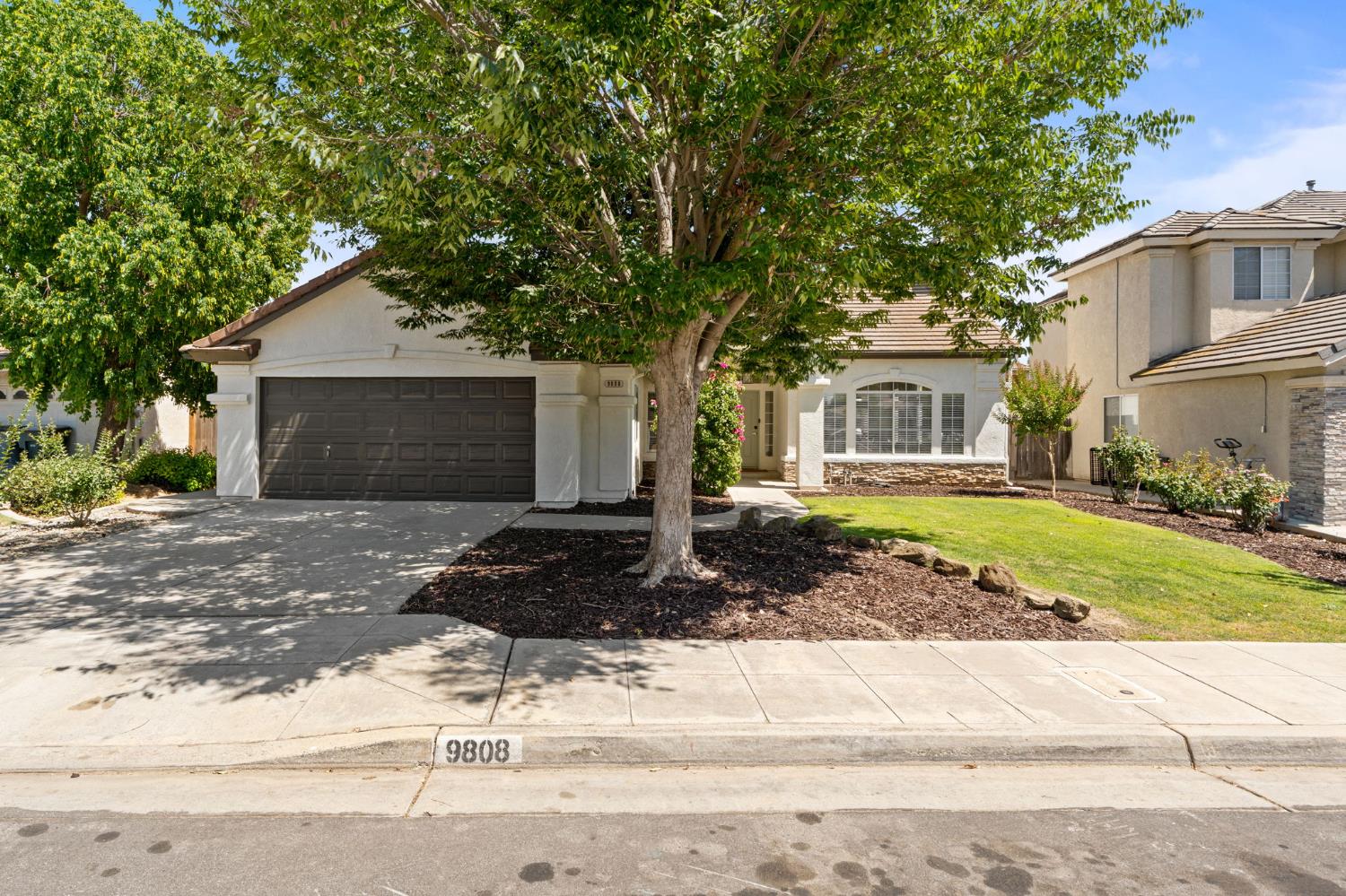 9808 N Whitney Ave, Fresno, CA 93720