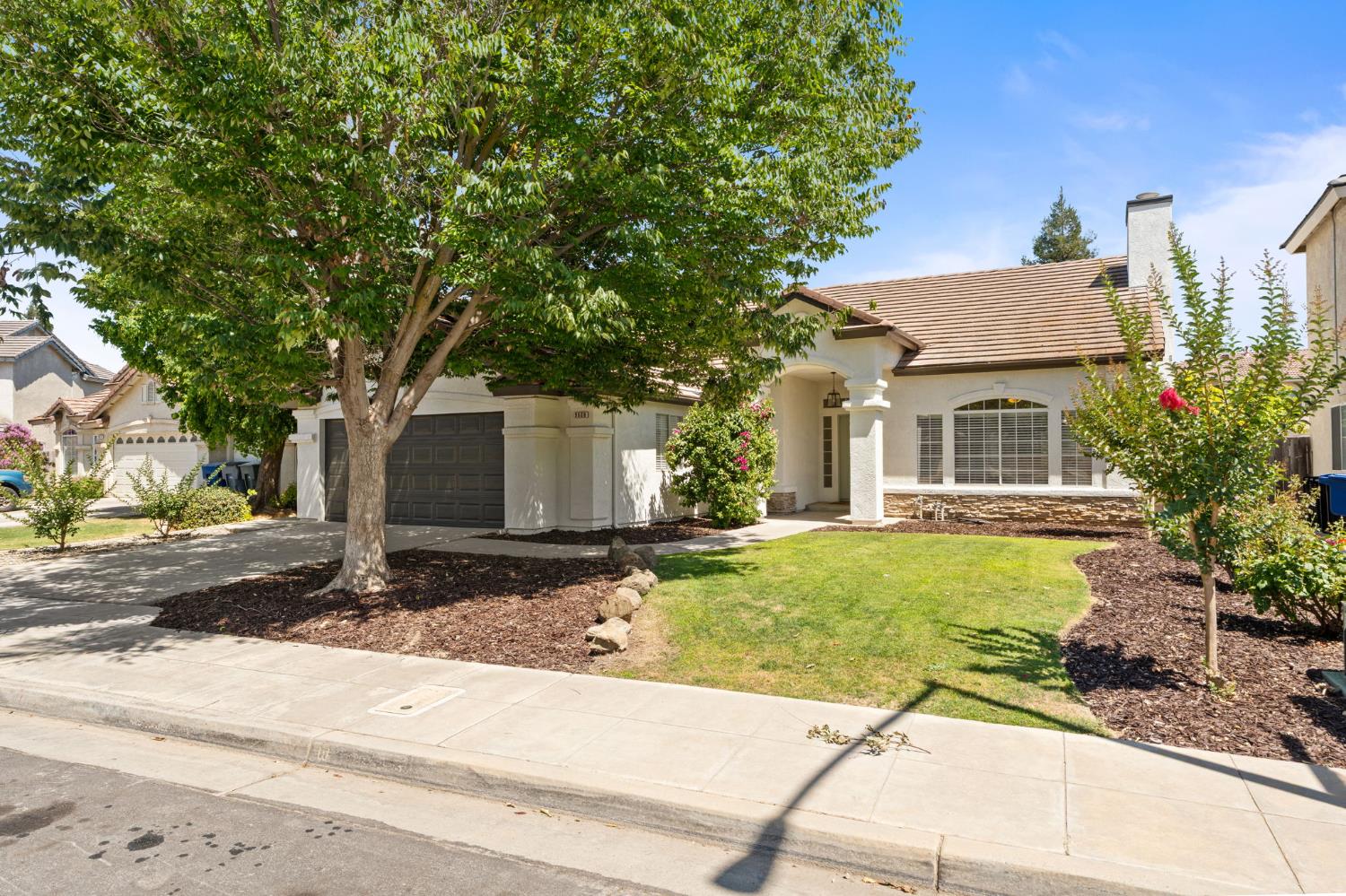 9808 N Whitney Ave, Fresno, CA 93720