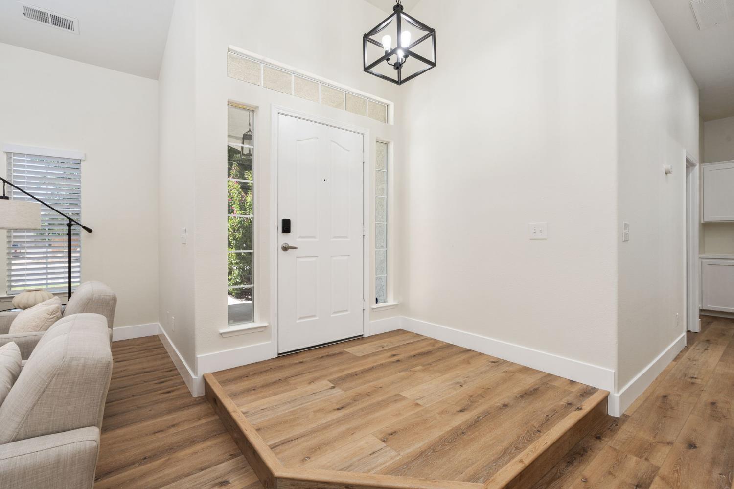 9808 N Whitney Ave, Fresno, CA 93720