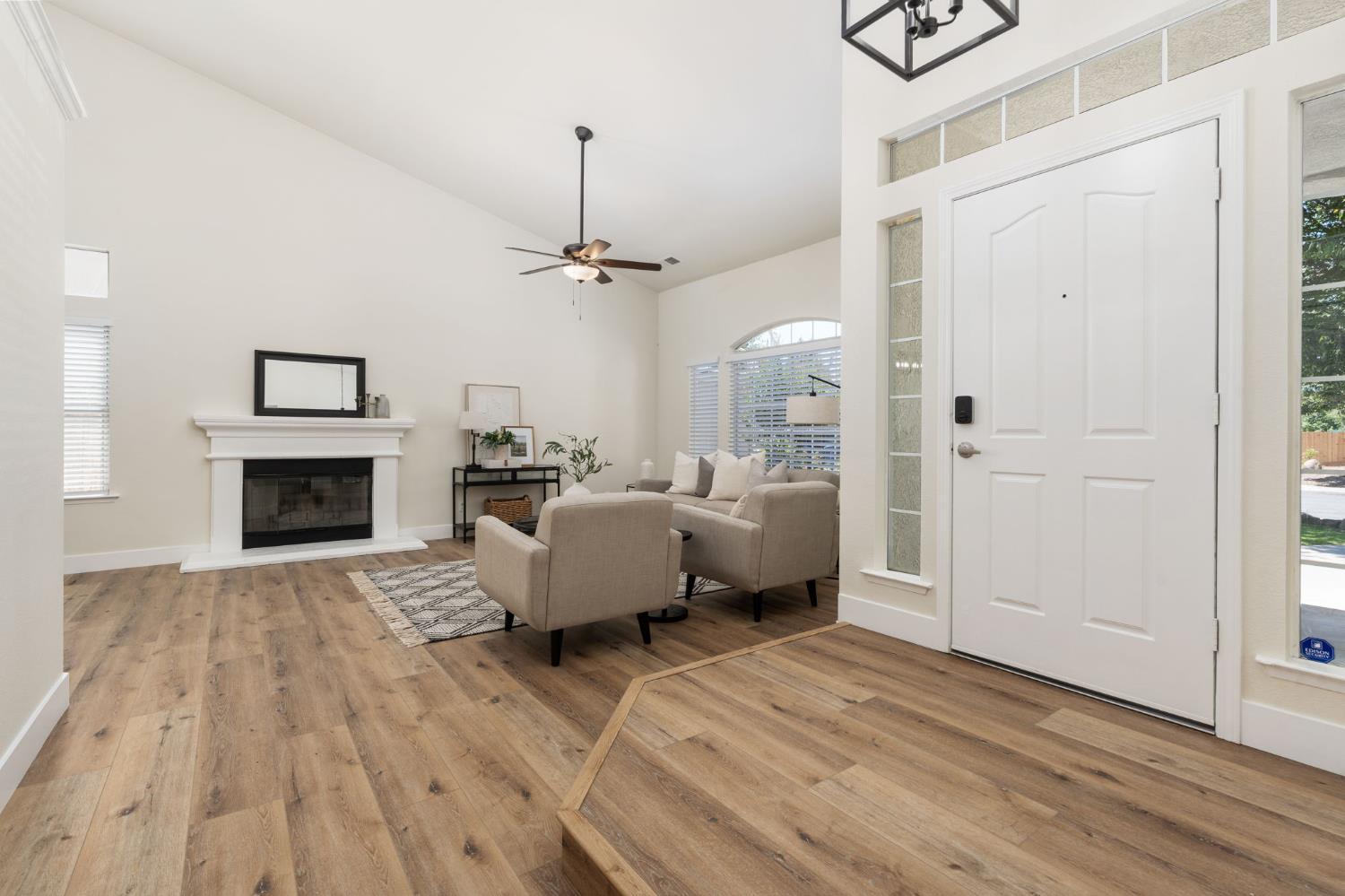 9808 N Whitney Ave, Fresno, CA 93720