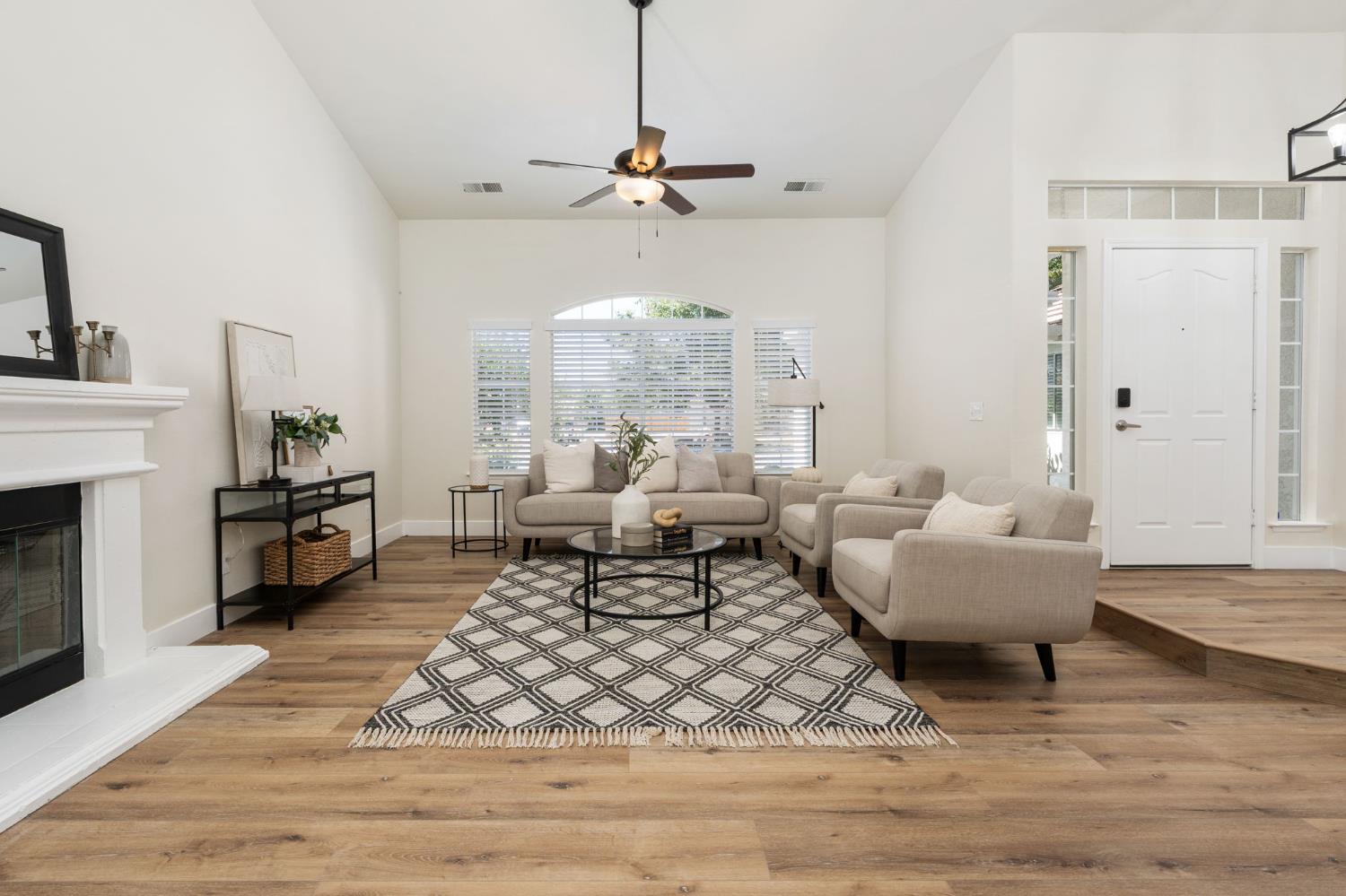 9808 N Whitney Ave, Fresno, CA 93720
