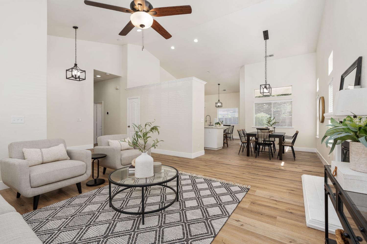 9808 N Whitney Ave, Fresno, CA 93720