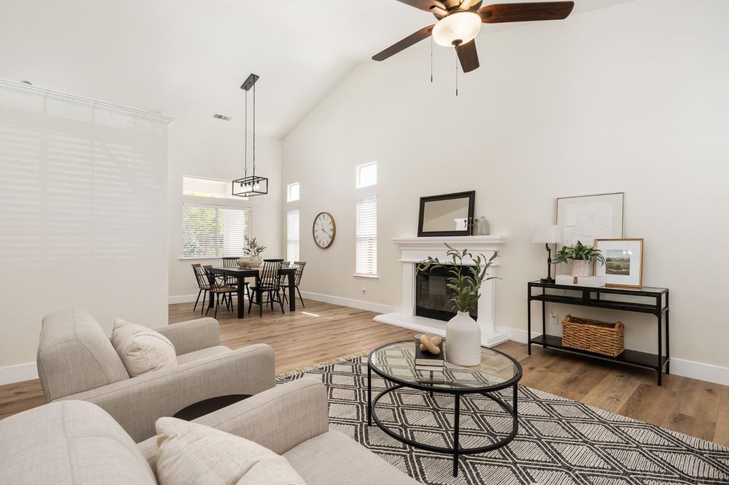 9808 N Whitney Ave, Fresno, CA 93720