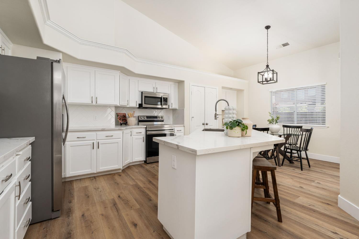 9808 N Whitney Ave, Fresno, CA 93720