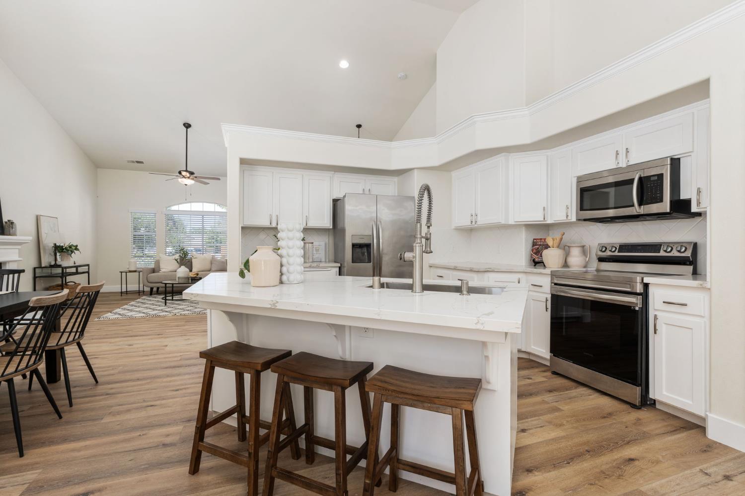 9808 N Whitney Ave, Fresno, CA 93720