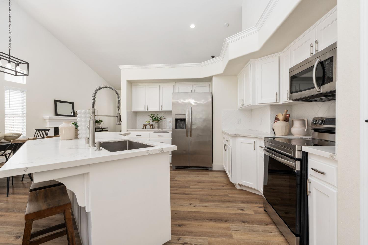 9808 N Whitney Ave, Fresno, CA 93720