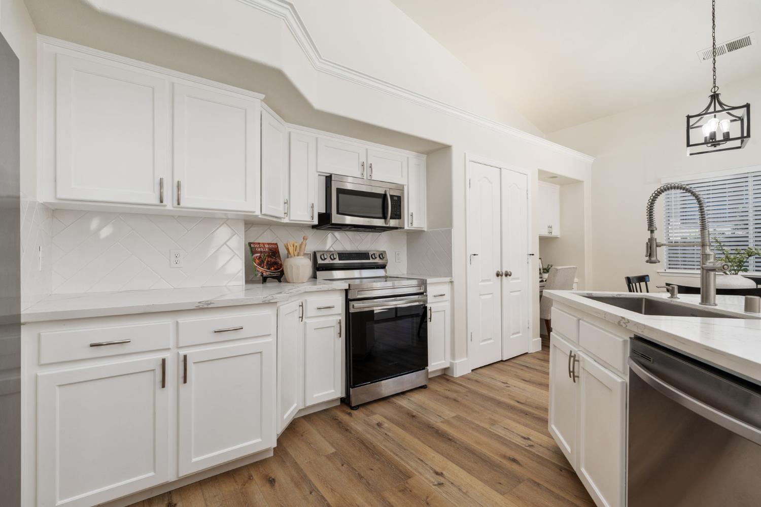 9808 N Whitney Ave, Fresno, CA 93720