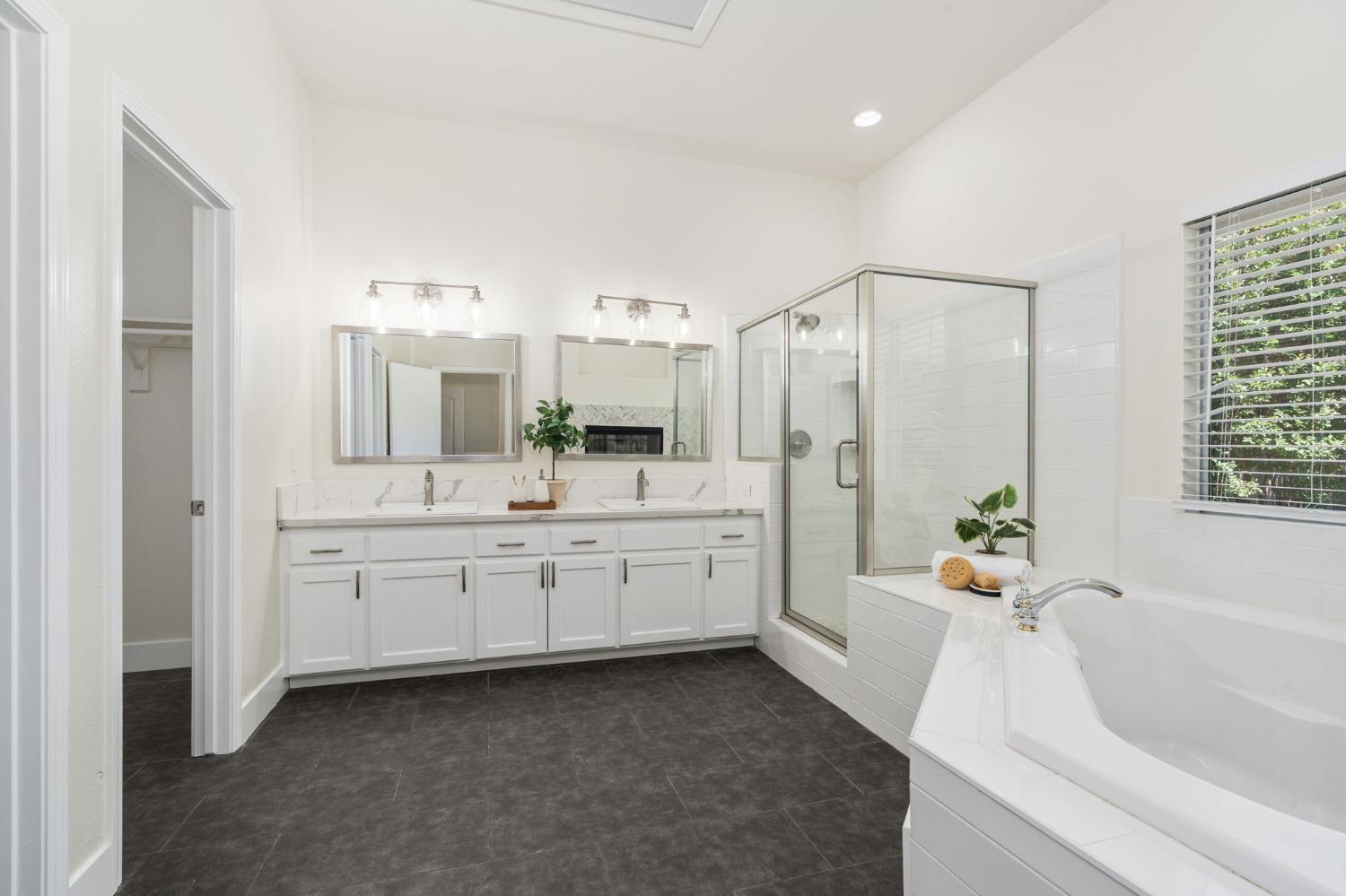 9808 N Whitney Ave, Fresno, CA 93720