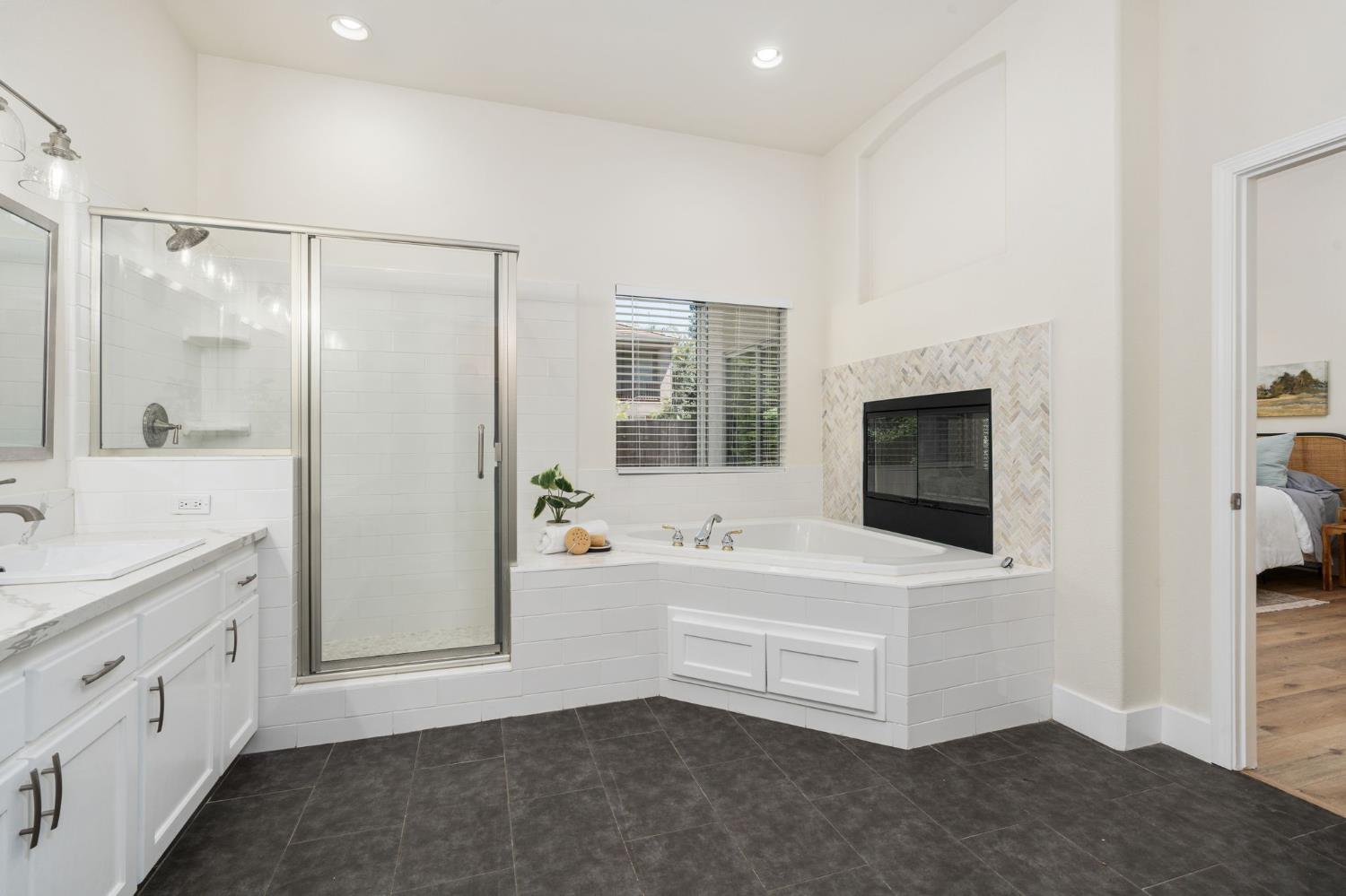 9808 N Whitney Ave, Fresno, CA 93720
