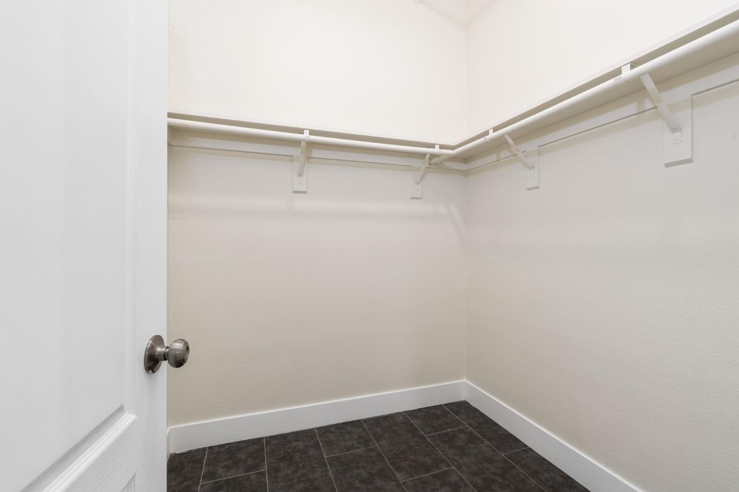 9808 N Whitney Ave, Fresno, CA 93720