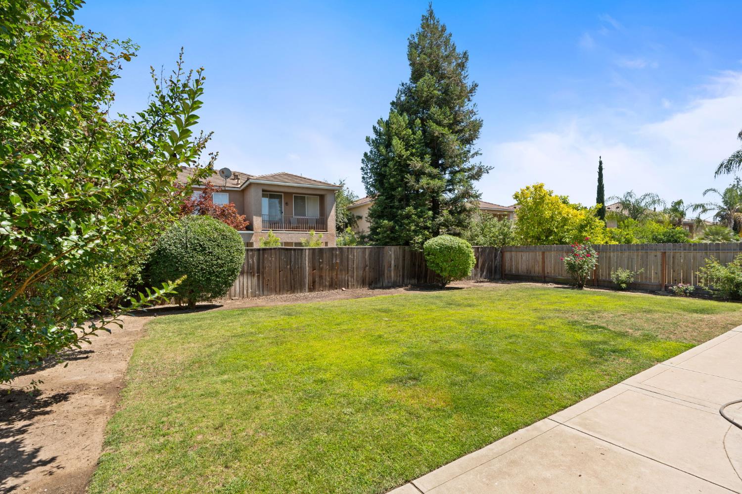 9808 N Whitney Ave, Fresno, CA 93720