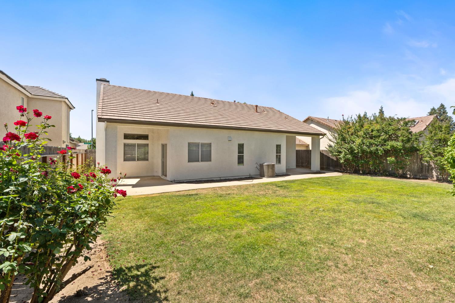 9808 N Whitney Ave, Fresno, CA 93720