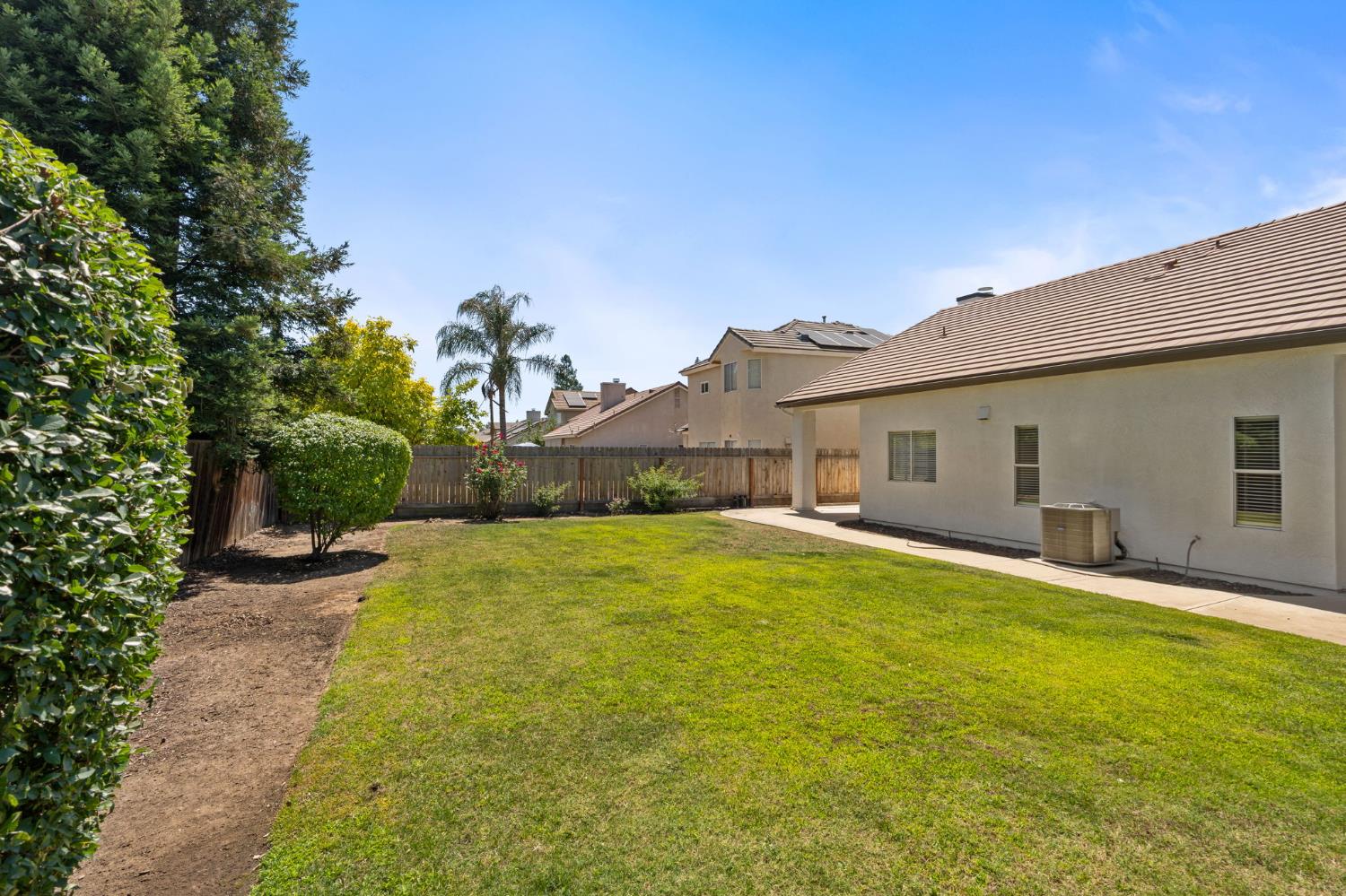 9808 N Whitney Ave, Fresno, CA 93720