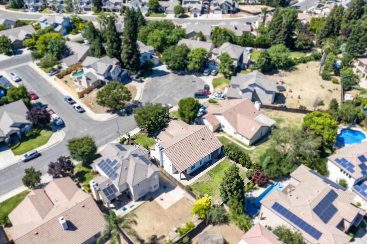 9808 N Whitney Ave, Fresno, CA 93720