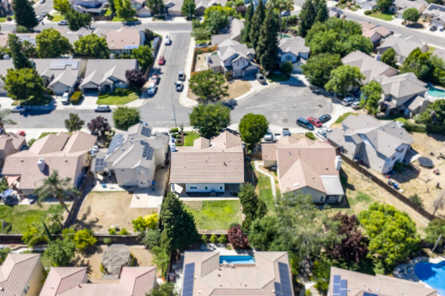 9808 N Whitney Ave, Fresno, CA 93720