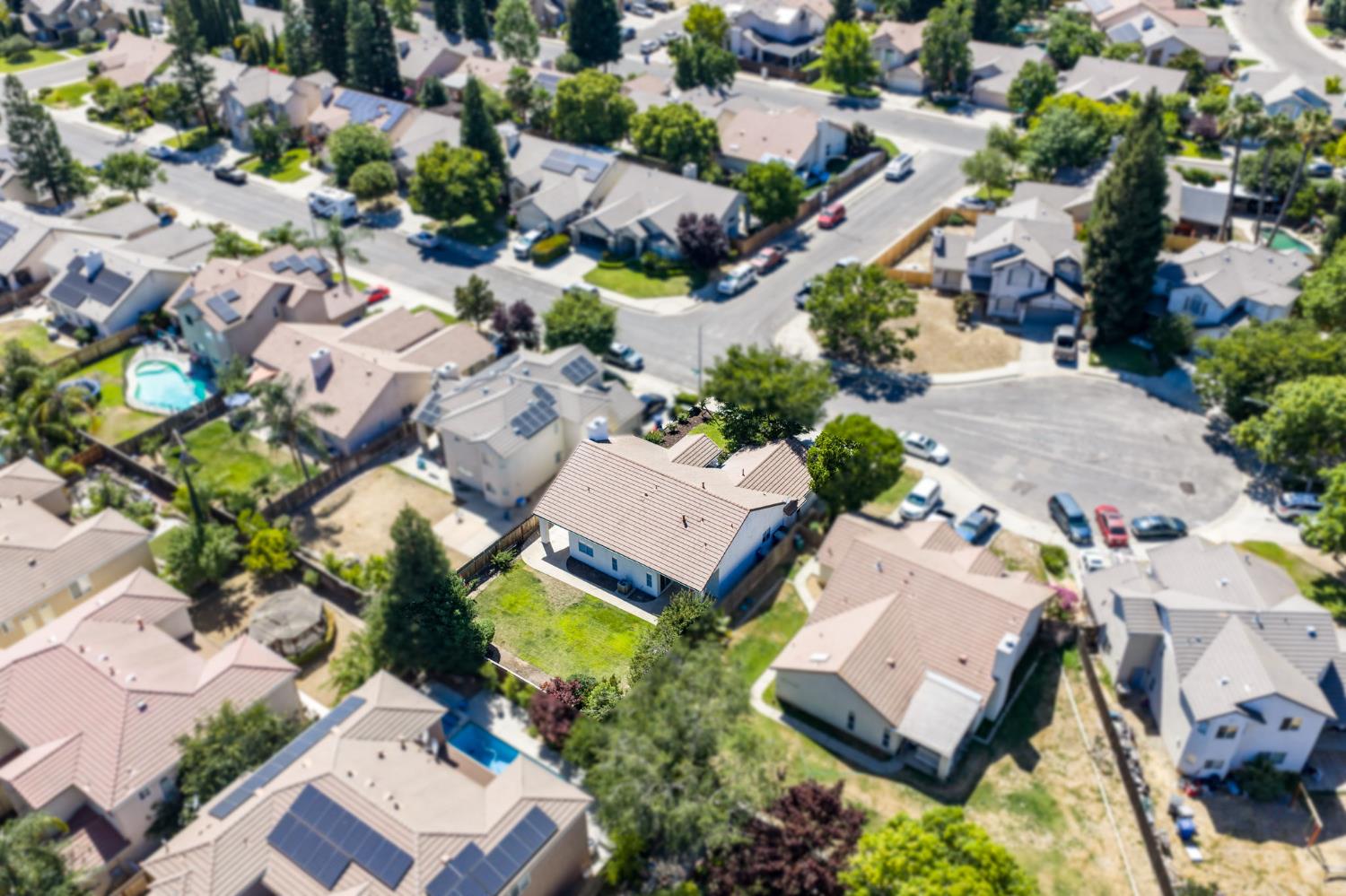 9808 N Whitney Ave, Fresno, CA 93720
