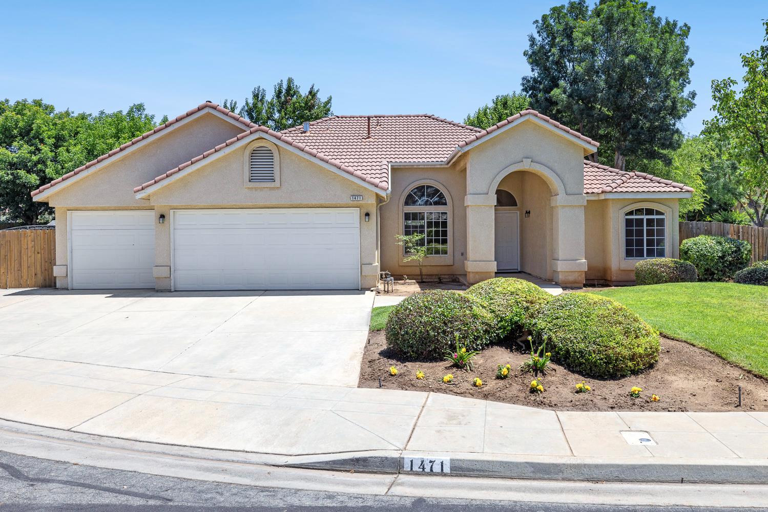 1471 N Terry Ave, Clovis, CA 93619