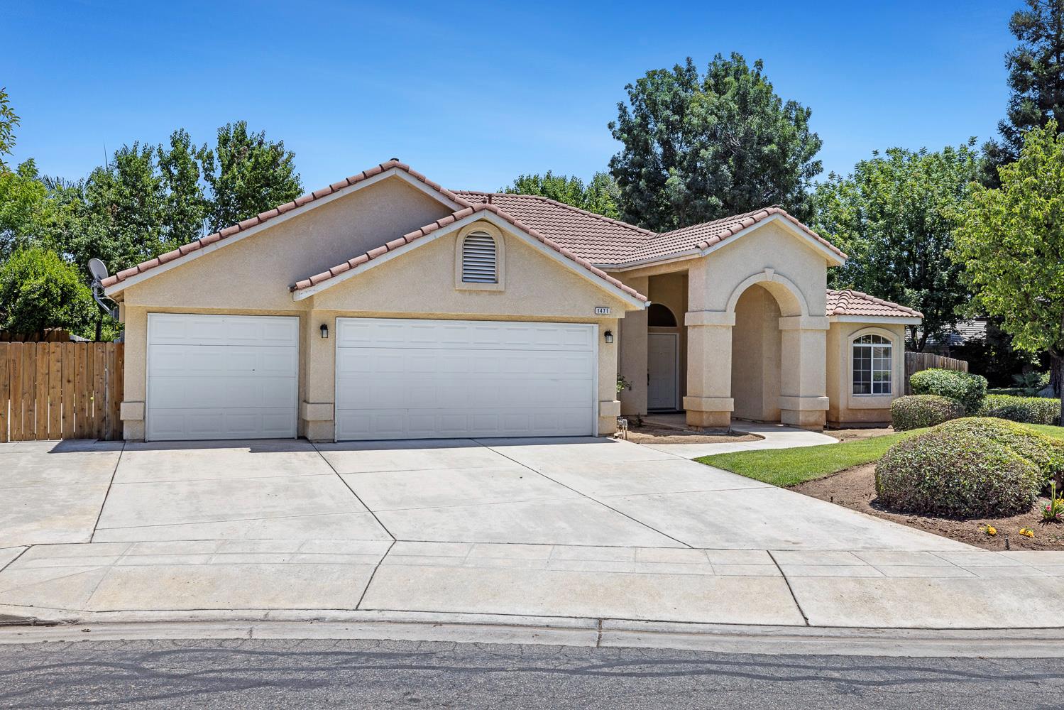 1471 N Terry Ave, Clovis, CA 93619