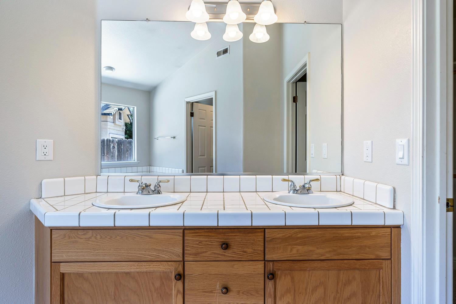 1471 N Terry Ave, Clovis, CA 93619