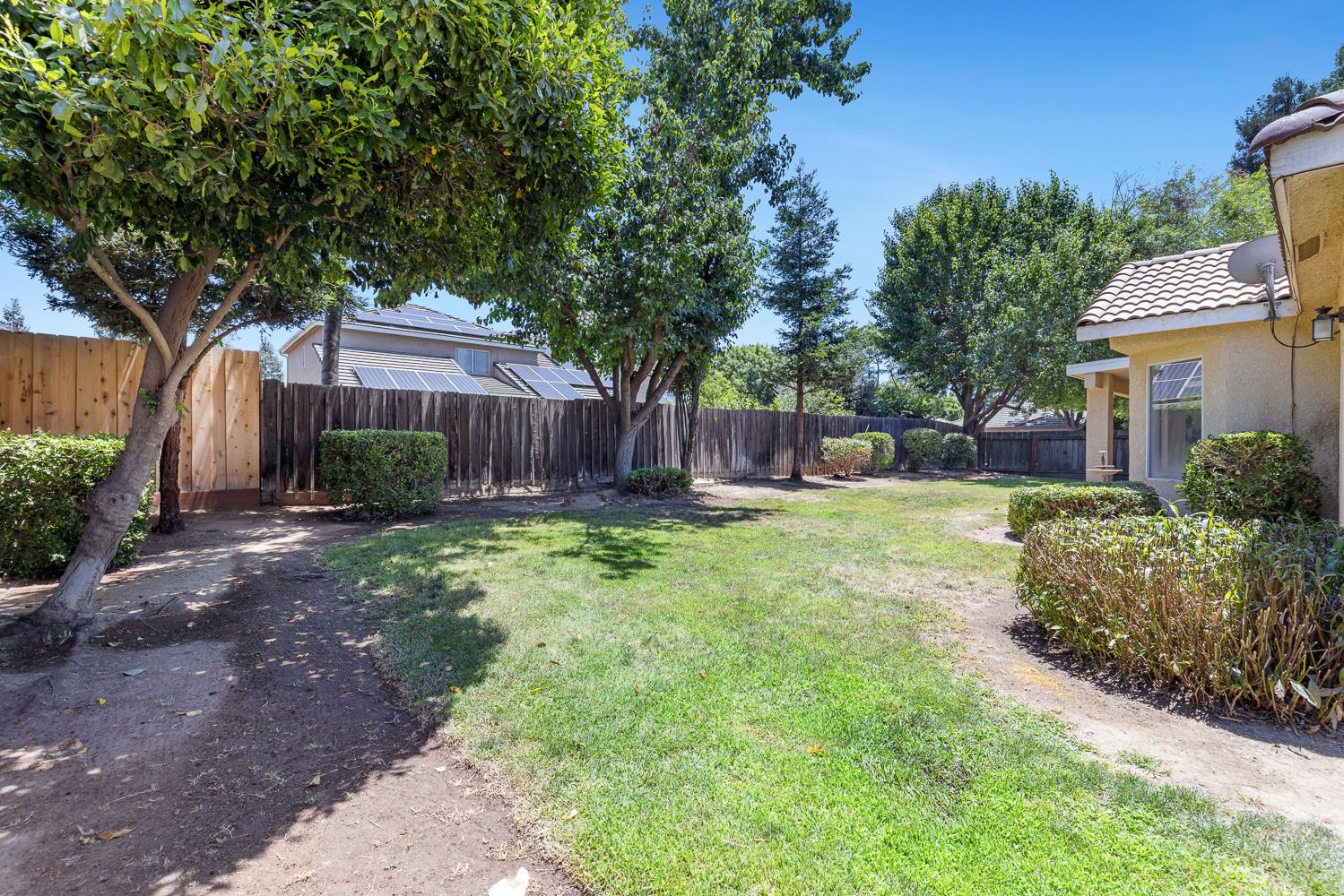 1471 N Terry Ave, Clovis, CA 93619