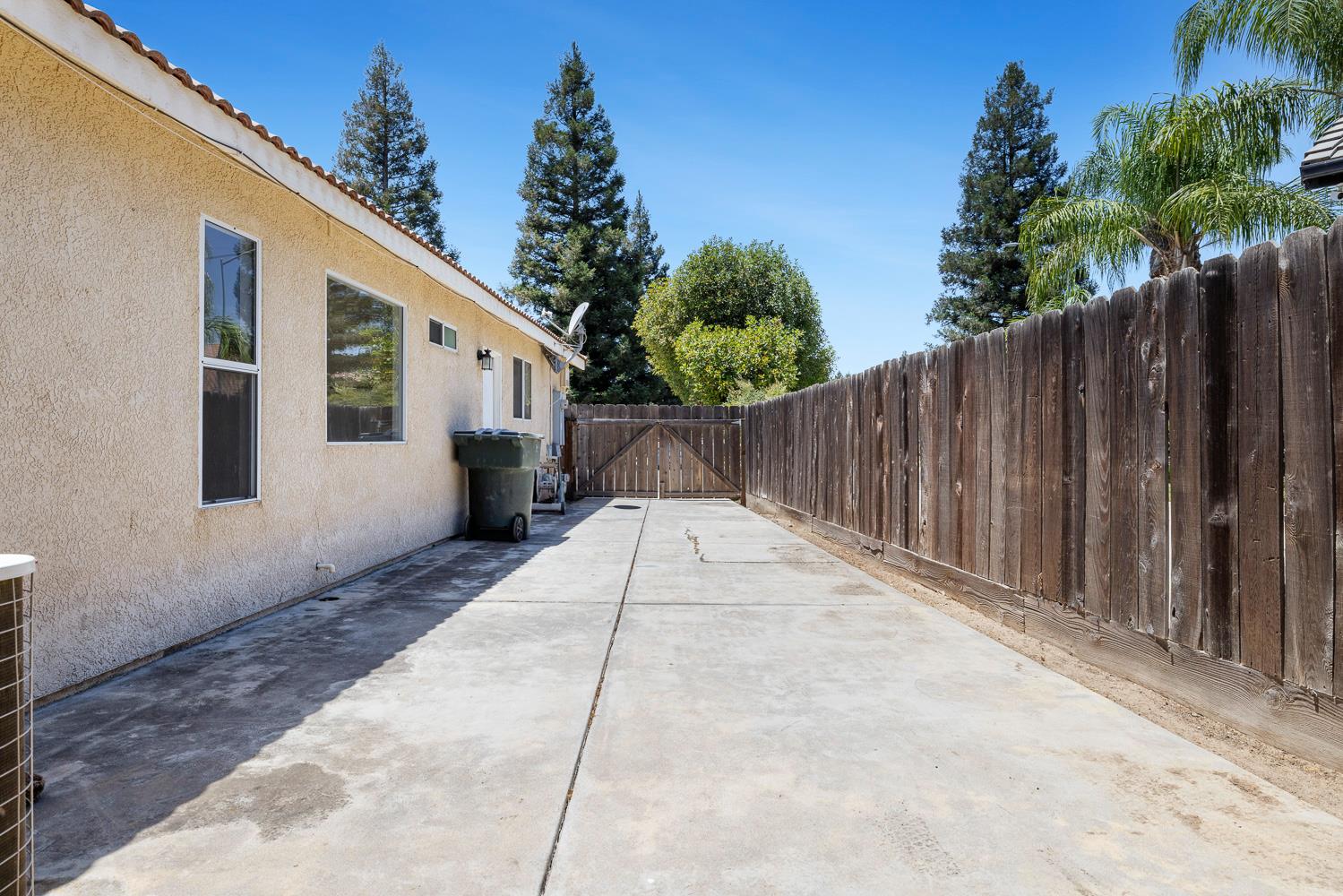 1471 N Terry Ave, Clovis, CA 93619