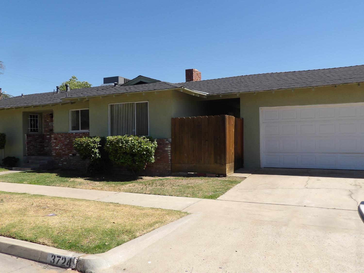 3724 E Griffith Way, Fresno, CA 93726