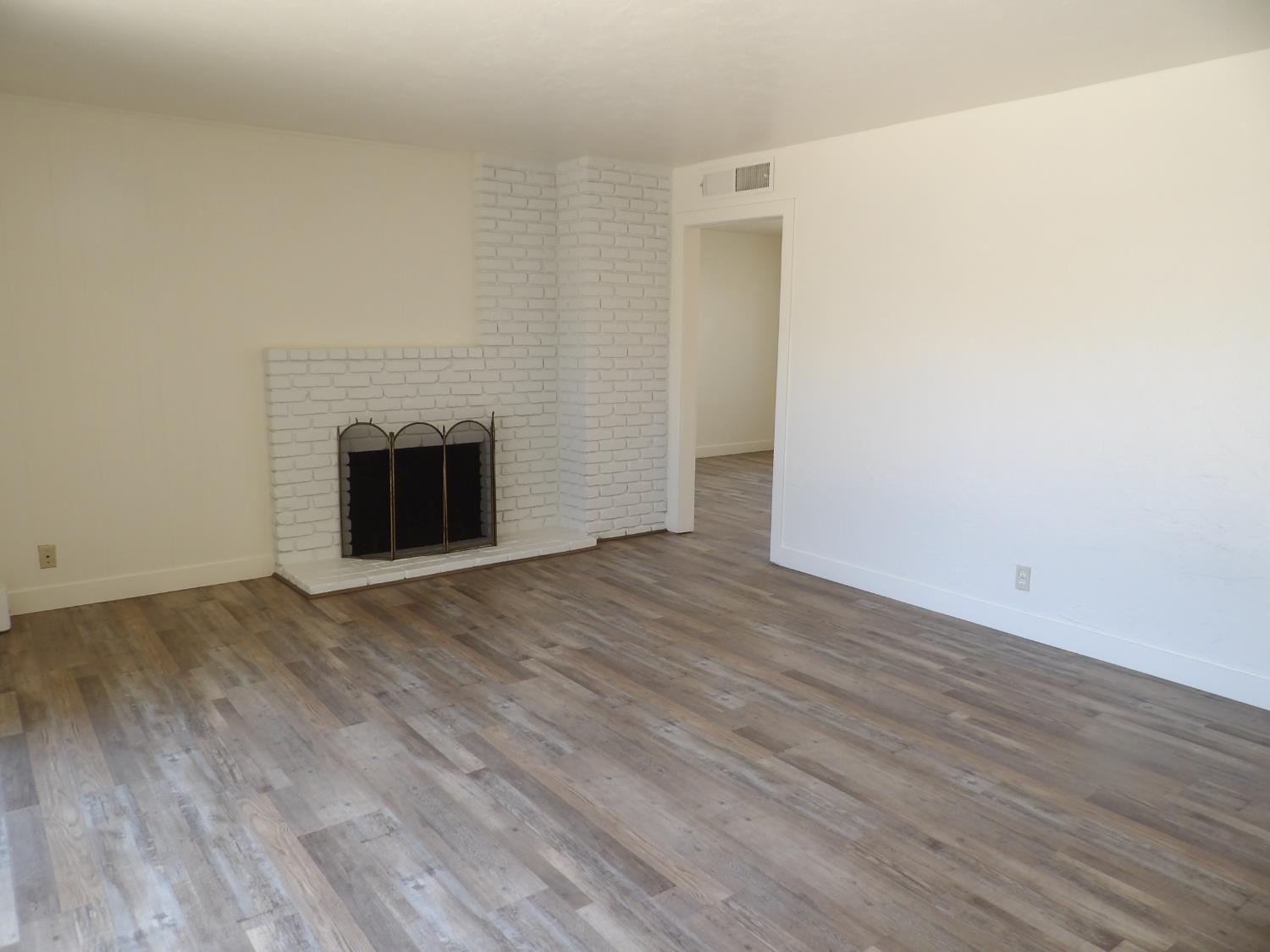 3724 E Griffith Way, Fresno, CA 93726