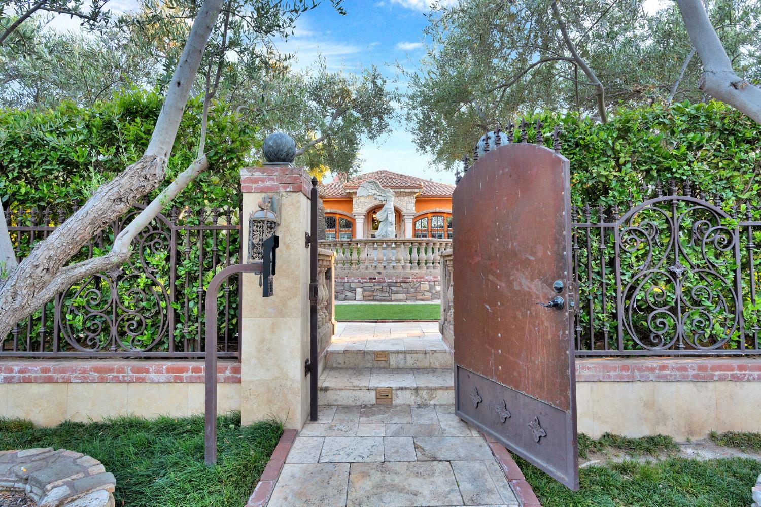 3103 E Via Monte Verdi Ave, Clovis, CA 93619