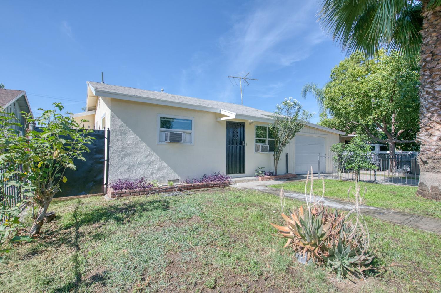 4011 E Madison Ave, Fresno, CA 93702
