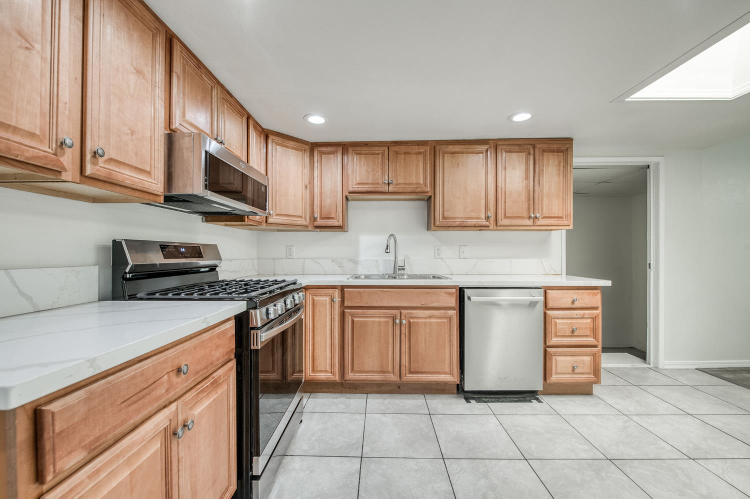 4011 E Madison Ave, Fresno, CA 93702