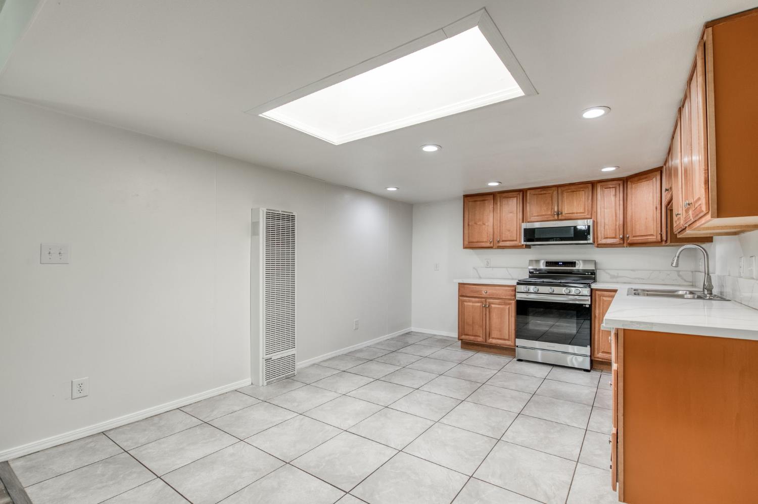 4011 E Madison Ave, Fresno, CA 93702