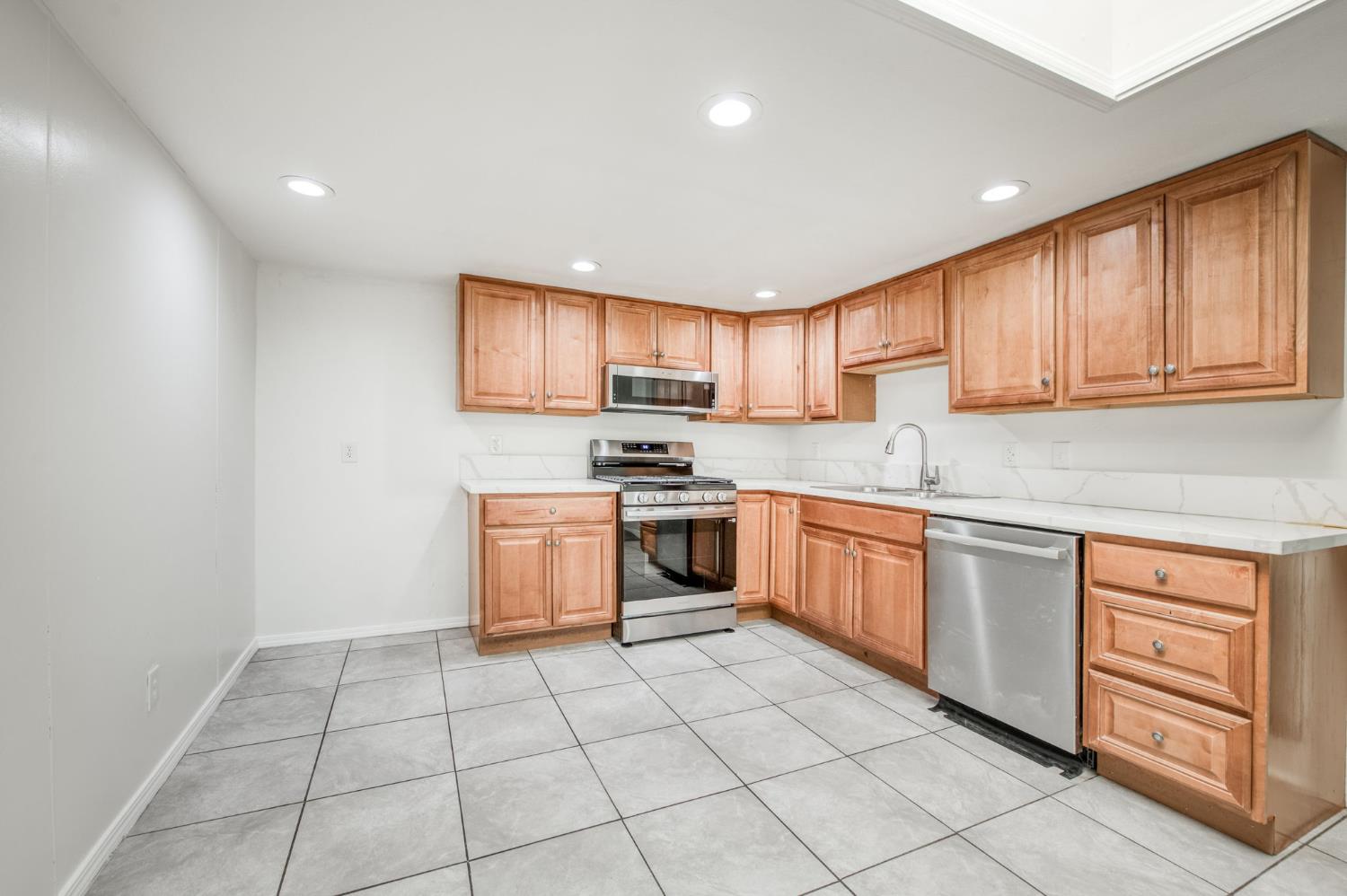 4011 E Madison Ave, Fresno, CA 93702