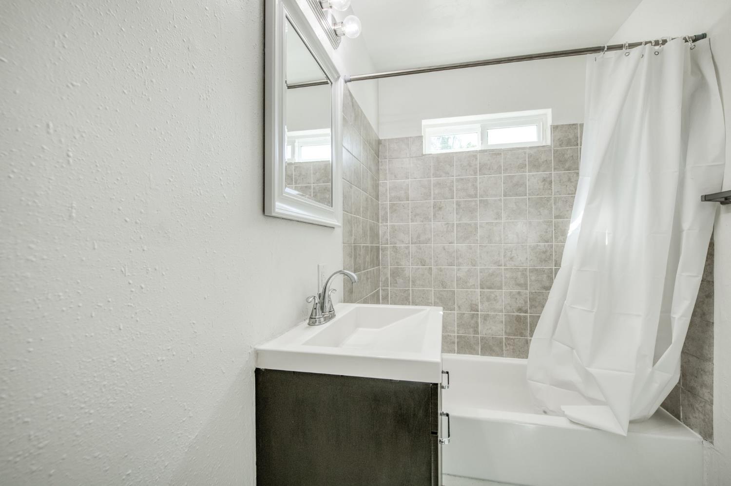 4011 E Madison Ave, Fresno, CA 93702