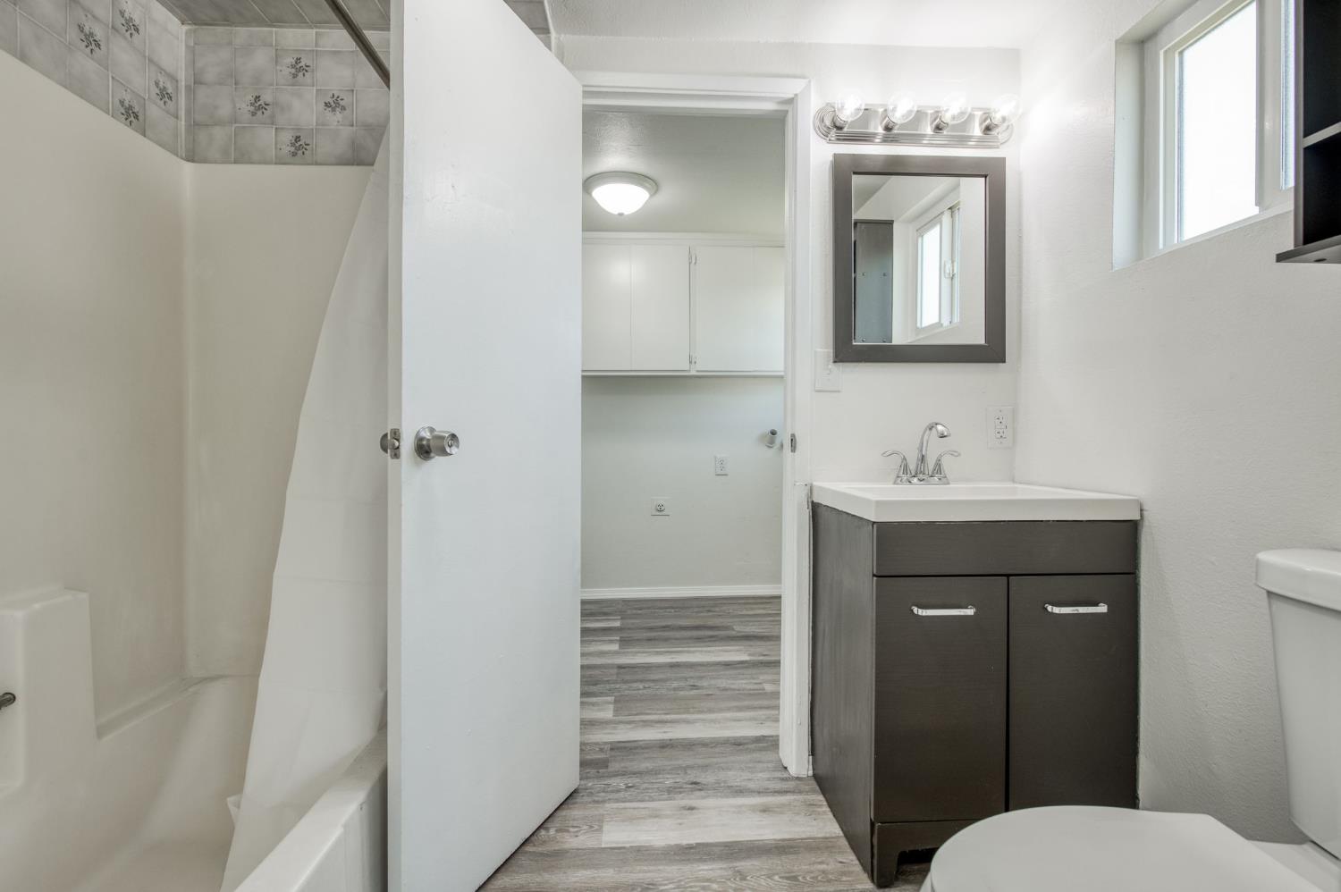 4011 E Madison Ave, Fresno, CA 93702
