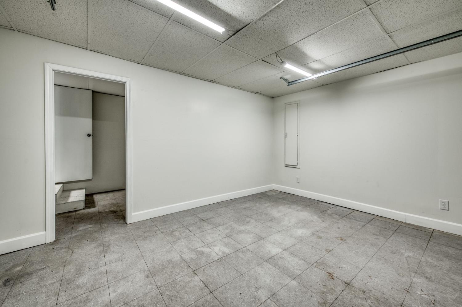 4011 E Madison Ave, Fresno, CA 93702