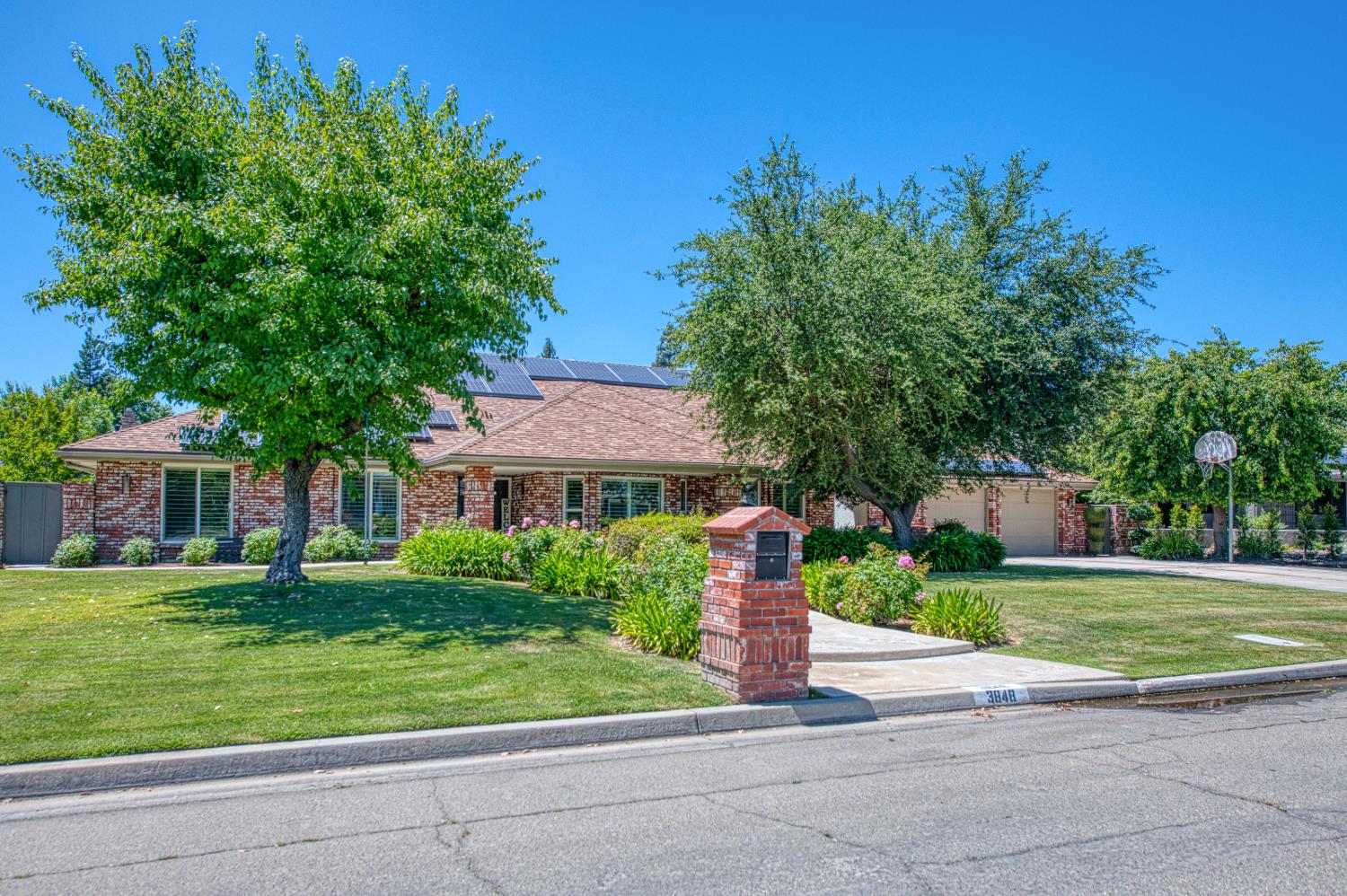 3848 W Alluvial Ave, Fresno, CA 93711
