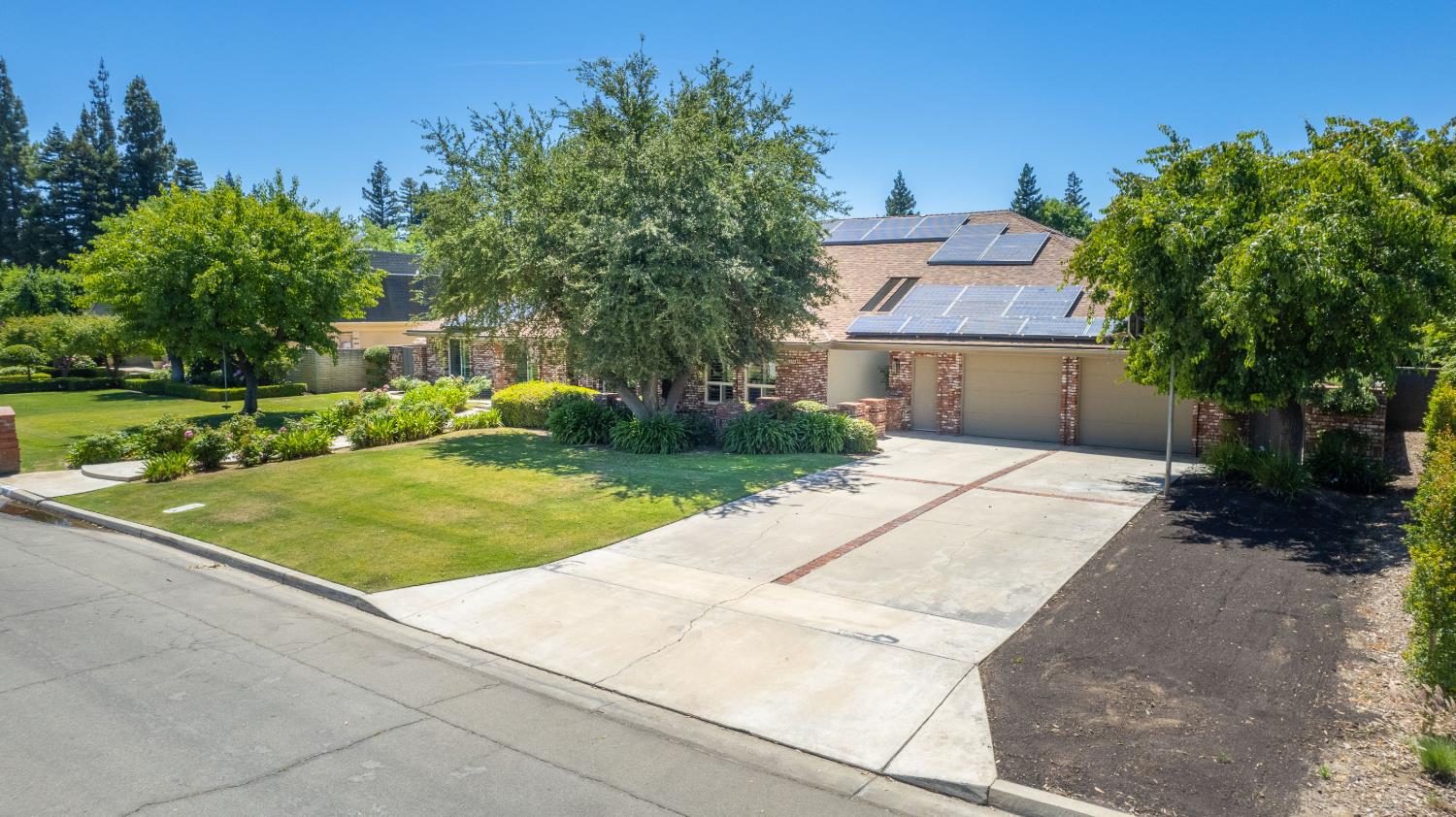 3848 W Alluvial Ave, Fresno, CA 93711