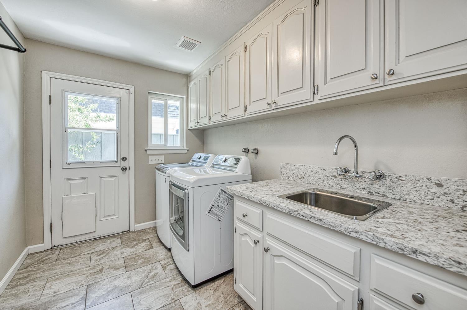 3848 W Alluvial Ave, Fresno, CA 93711