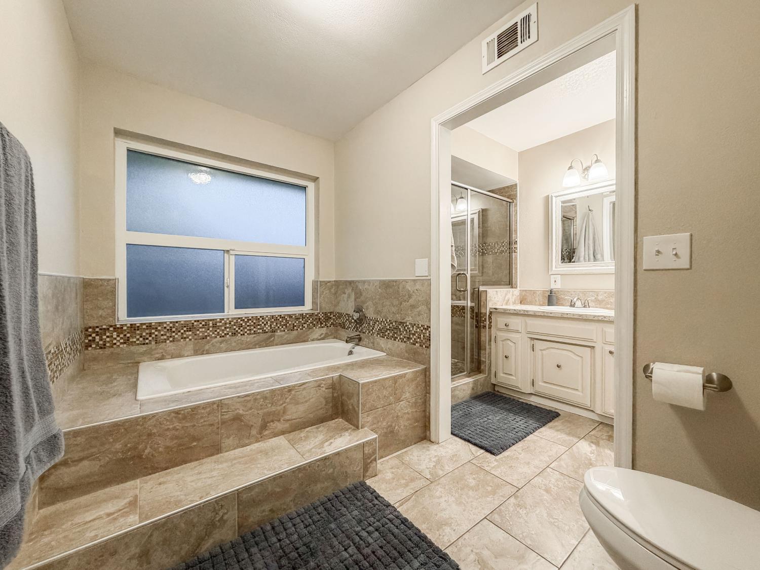 3848 W Alluvial Ave, Fresno, CA 93711