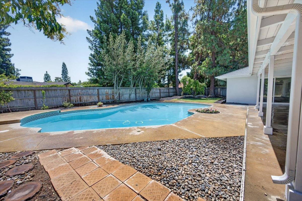 3255 W FREMONT, Fresno, CA 93711