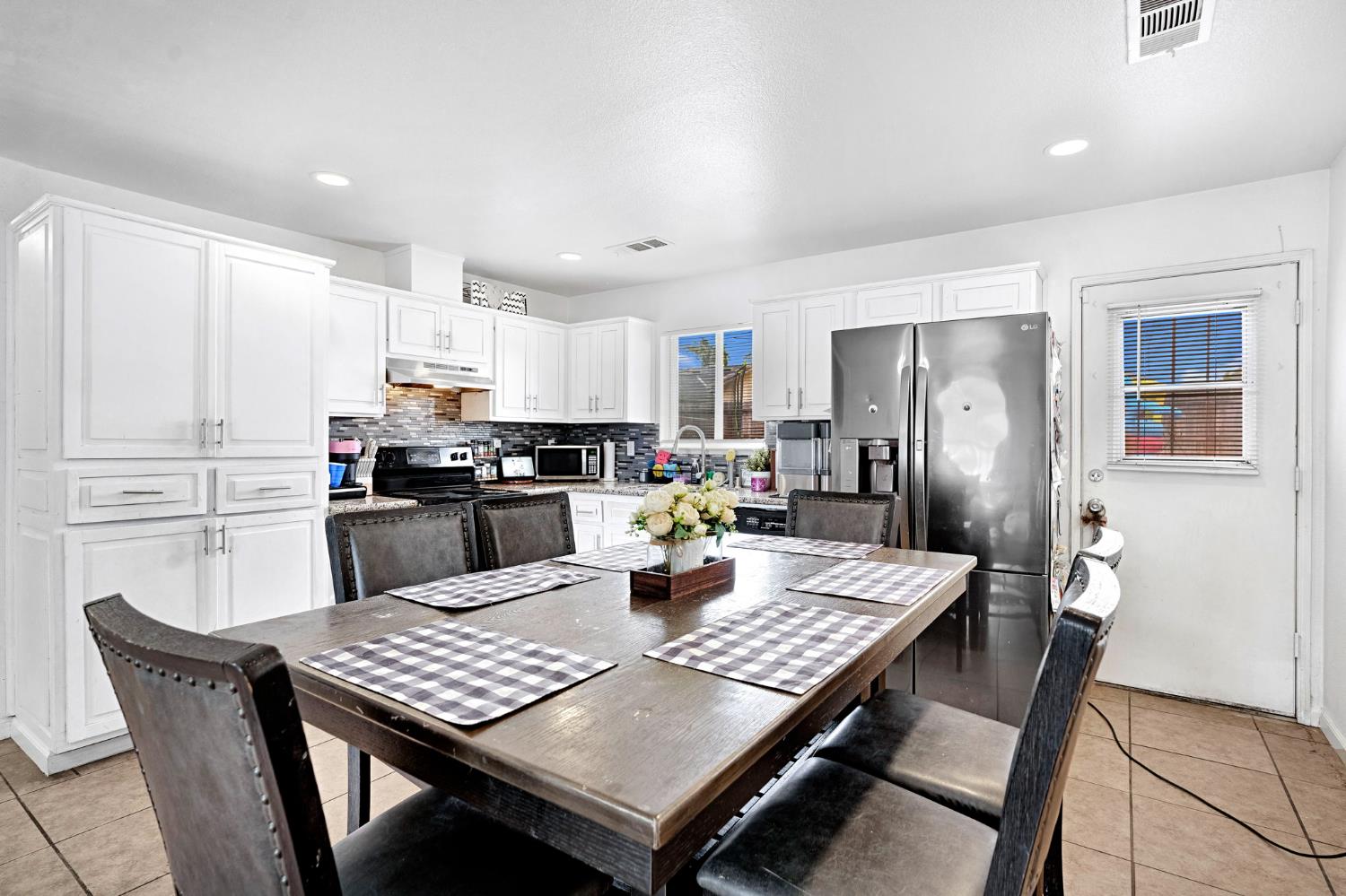 1402 N Bush Ave, Fresno, CA 93727